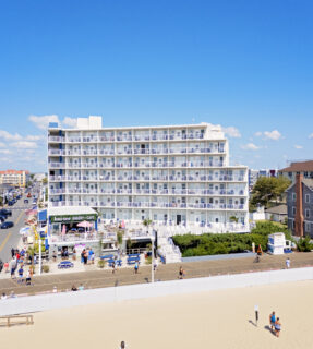 Commander Hotel & Suites