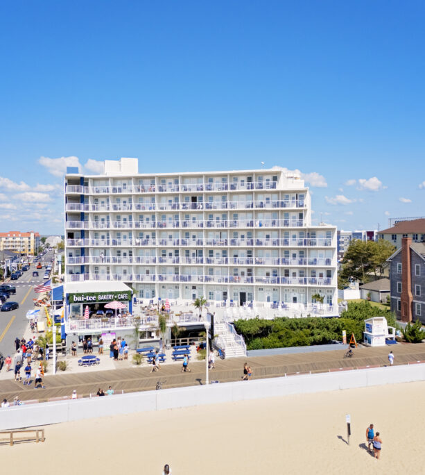 Commander Hotel & Suites